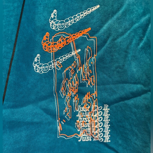 Nike Sportswear “Wash Drip Tee” - Picture 3 of 6